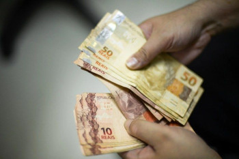 Com o novo valor, é possível comprar quase duas cestas básicas