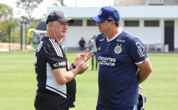Técnico do Bahia, Rogério Ceni encontrou Felipão, comandante do Atlético-MG. 