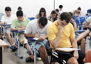 Há oportunidades para diversos níveis; salários de até R$19,3 mil