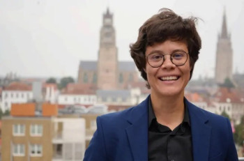 Pauloafonsina apresenta pesquisa de doutorado em simpósio internacional na Bélgica.