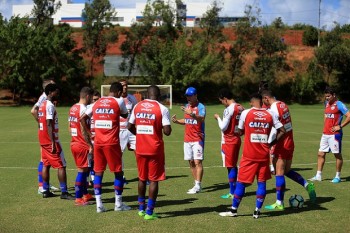 Jorginho terá que mudar o time que enfrenta o Flamengo, domingo, na Fonte Nova