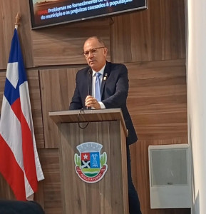 Vereador Gilmário durante audiência pública com a Coelba. 