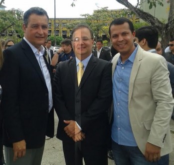 Rui Costa (E), Fábio Vilas Boas, sec estadual de saúde e Alexei Vínícius (D)