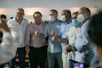 A solenidade de inauguração teve a participação de políticos pauloafonsinos