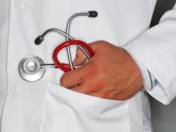 Os médicos protestam contra a importação de colegas