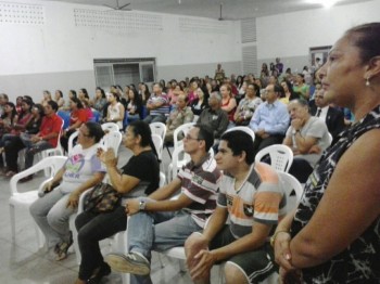 Reunião da APLB no Sinergia com o vereador Luiz Aureliano ao fundo