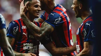 Tricolor baiano abre vantagem nas quartas de final com gol aos 40 do segundo tempo