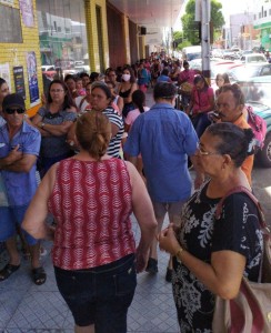 Aglomeração defronte a SUPRAVE