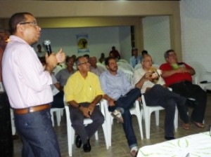 Dilton Coutinho (em pé), dep Carlos Geilson, Edmundo Filho,  Sérgio Matos, e o prefeito Rubinho.