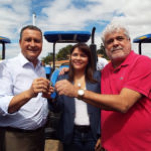 A máquina agrícola foi adquirida por meio de emenda parlamentar do deputado Paulo Rangel