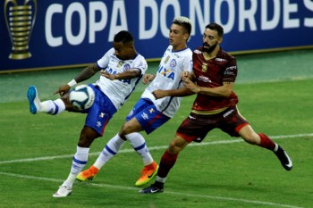 Bahia suou para sair com empate no Castelão