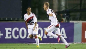 O Vitória pulou para a sexta posição na tabela