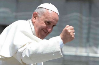 É a primeira viagem do papa ao exterior