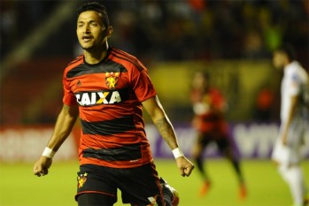 Leão perdeu inúmeras oportunidades no 1º tempo, mas gol de Rogério foi suficiente para garantir 