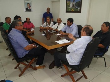Prefeito reúne com vereadores 