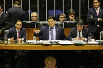 Para ser derrubado, um veto precisa ter maioria absoluta em ambas as Casas – 41 votos no Senado e 