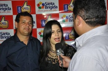 Prefeito Gordo de Raimundo e a primeira dama Nívia Fabiana