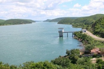 Chuvas levaram grande quantidade de lama e sedimentos para o rio, deixando a água bruta com elevado