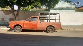  (Veículo abandonado Rua Manoel Novaes, centro Paulo Afonso)