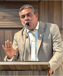 “Vou continuar cobrando e defendendo os interesses do povo. Esse é o meu compromisso”, afirmou 